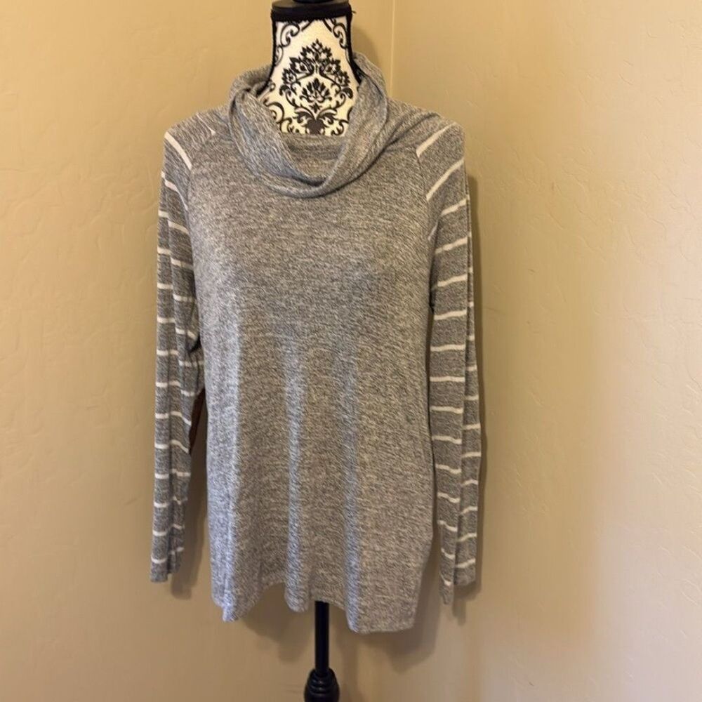 Market & Spruce Heathered Gray Cowl Neck Sweater